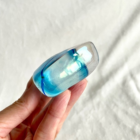 Heart-shaped Glass Paperweight - Picture 11 of 14